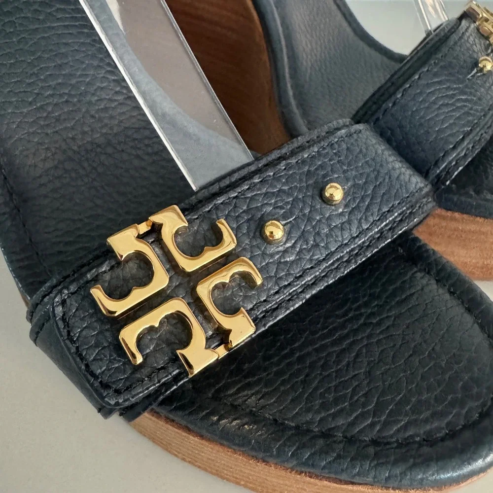 Tory Burch Elina Wedge Sandals Women 9.5 Navy Blue Pebbled Leather Gold Logo